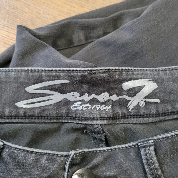 Seven7 Faded Black Distressed Legging Jeans Size Women's 12 - Picture 9 of 11